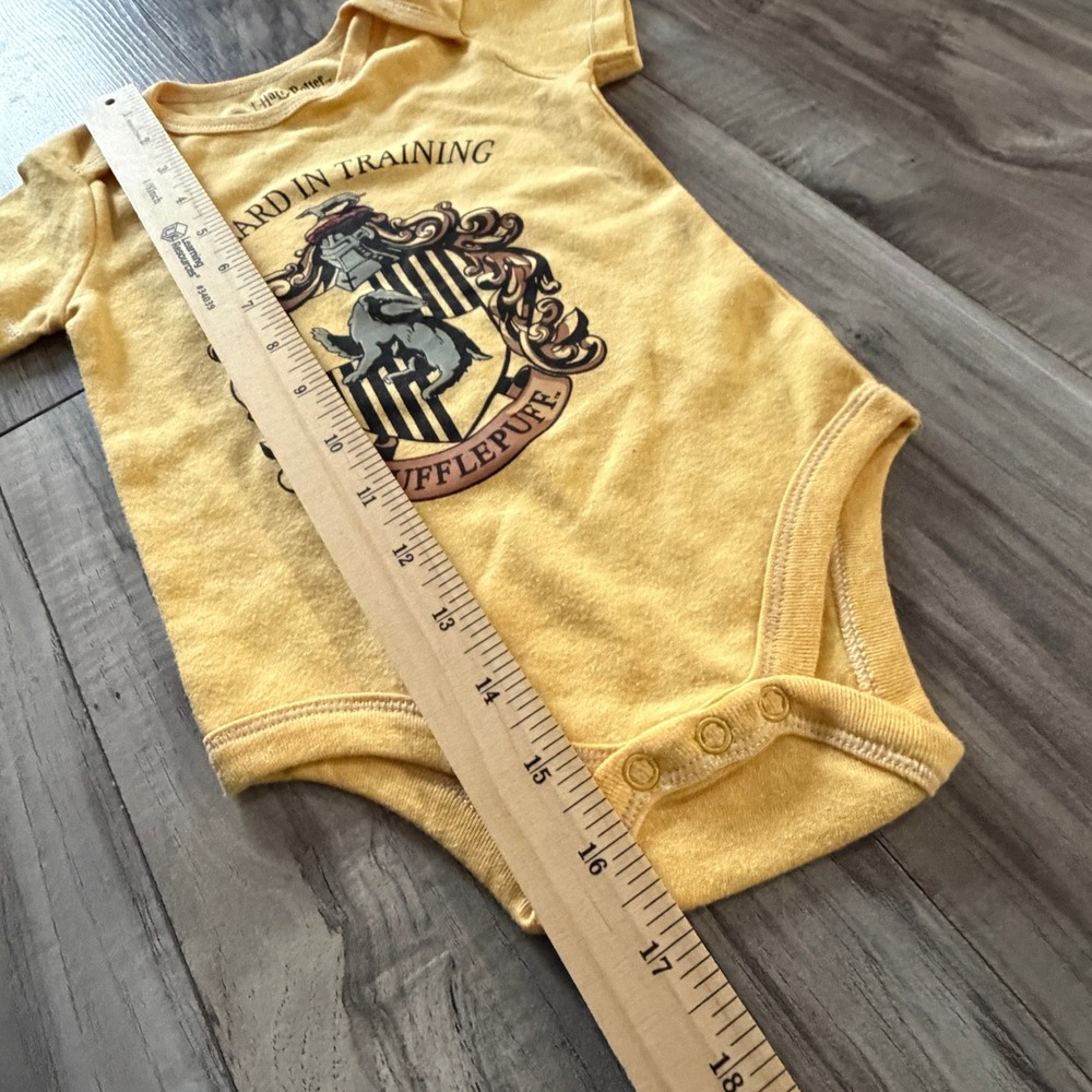 Harry Potter Hufflepuff Baby Onesie 12M Wizard in Training Bodysuit Yellow - Picture 5 of 5